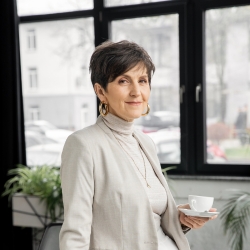 Margaret Thompson - Family Attorney